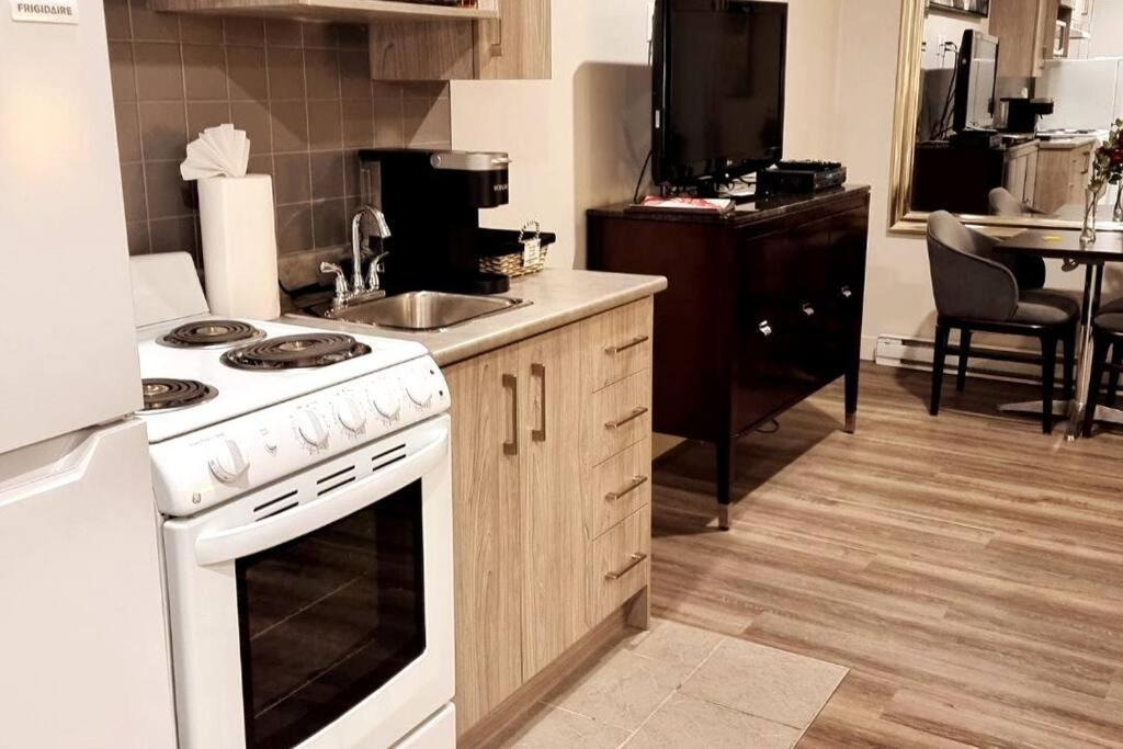 Cozy Spacious 1-Bdr Studio #8. Free Parking Gatineau Luaran gambar